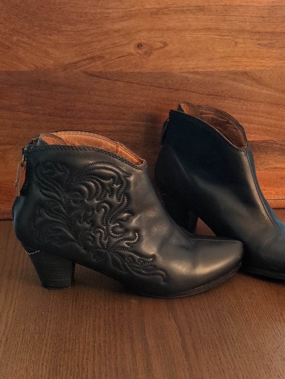 PIKOLINOS Black Embossed Leather Ankle Booties